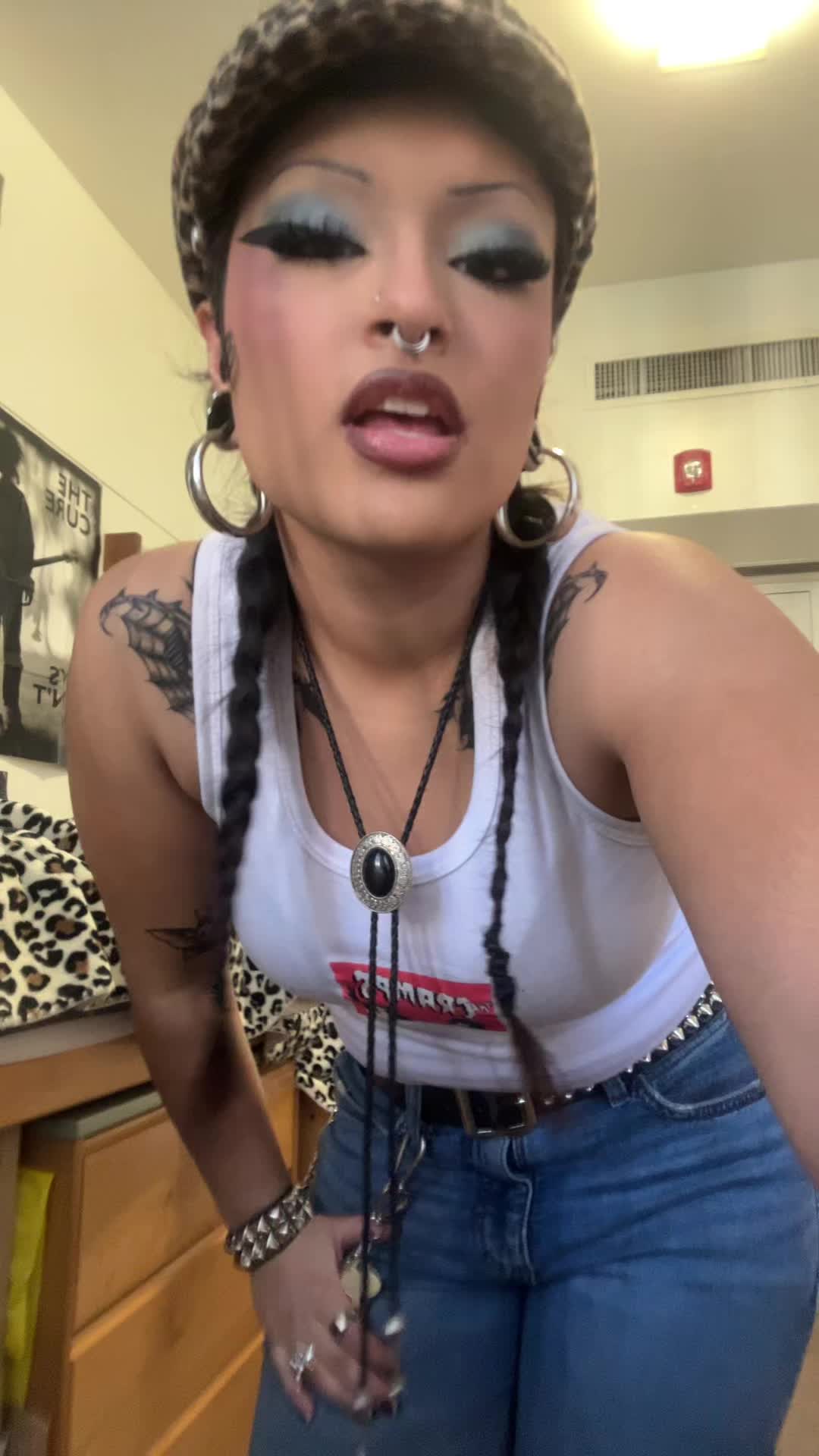 @viennay ☠︎︎