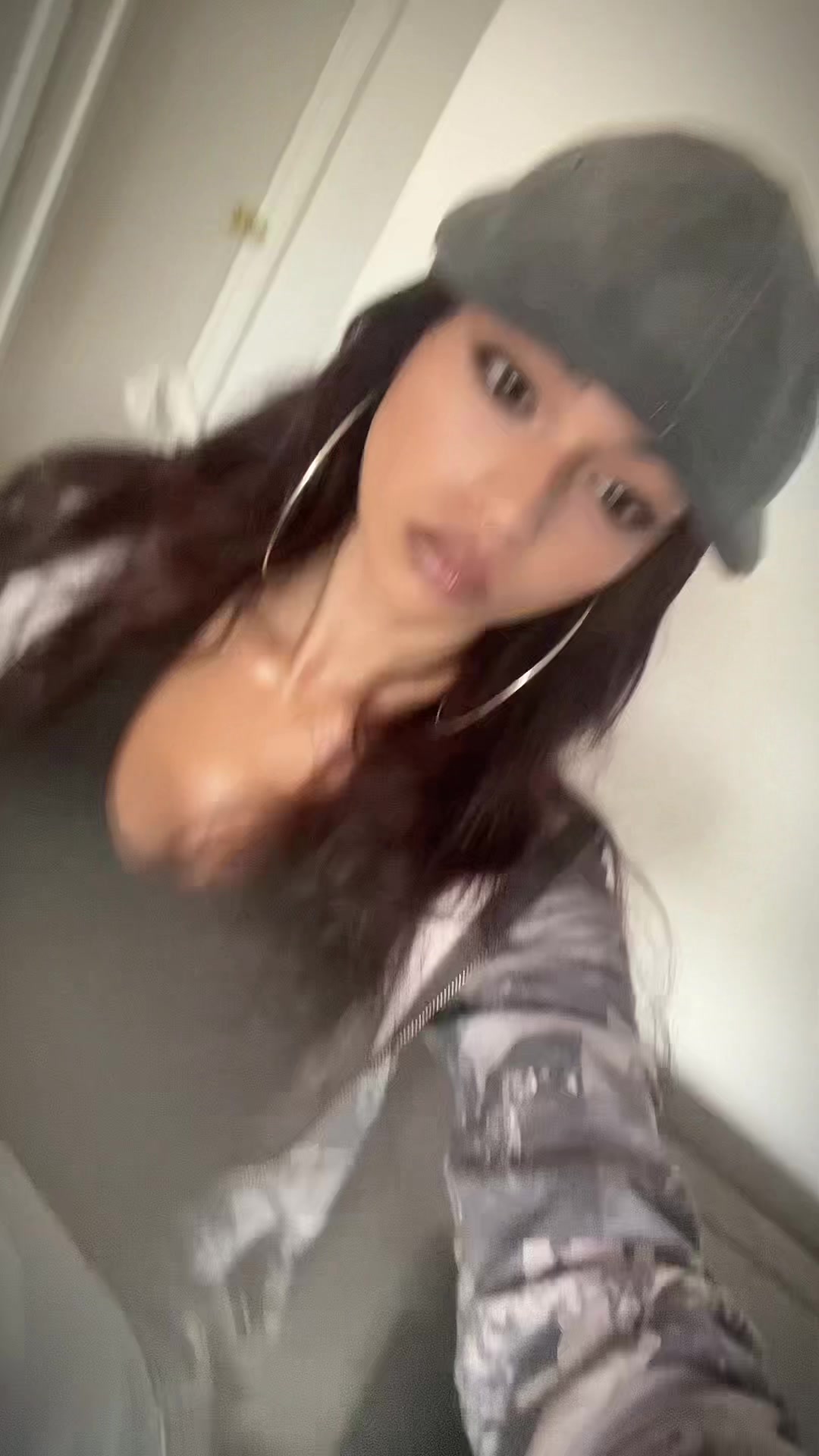 @𝑀𝒾𝒶𝓁𝒶𝓃𝒾 𝐿𝓊𝒸𝒾𝒶𝓃𝒶