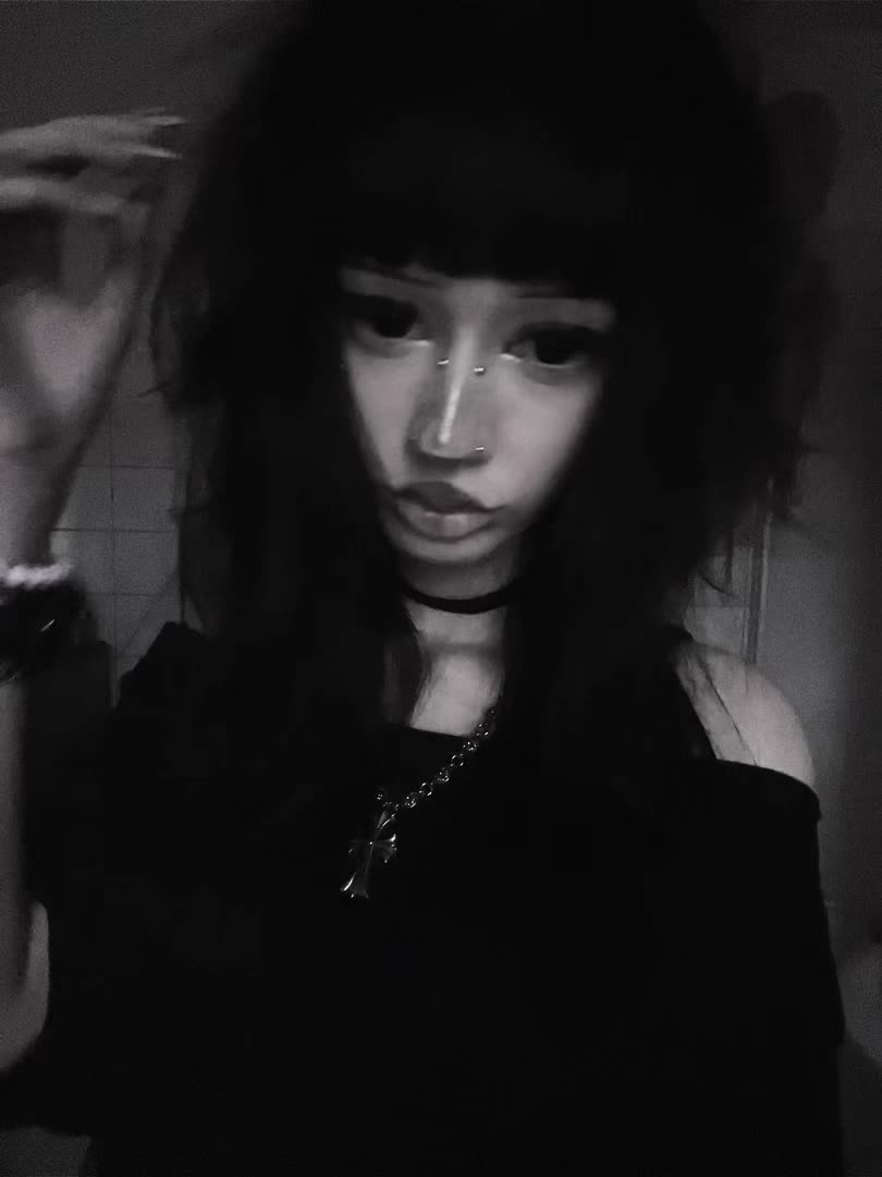 @⊝