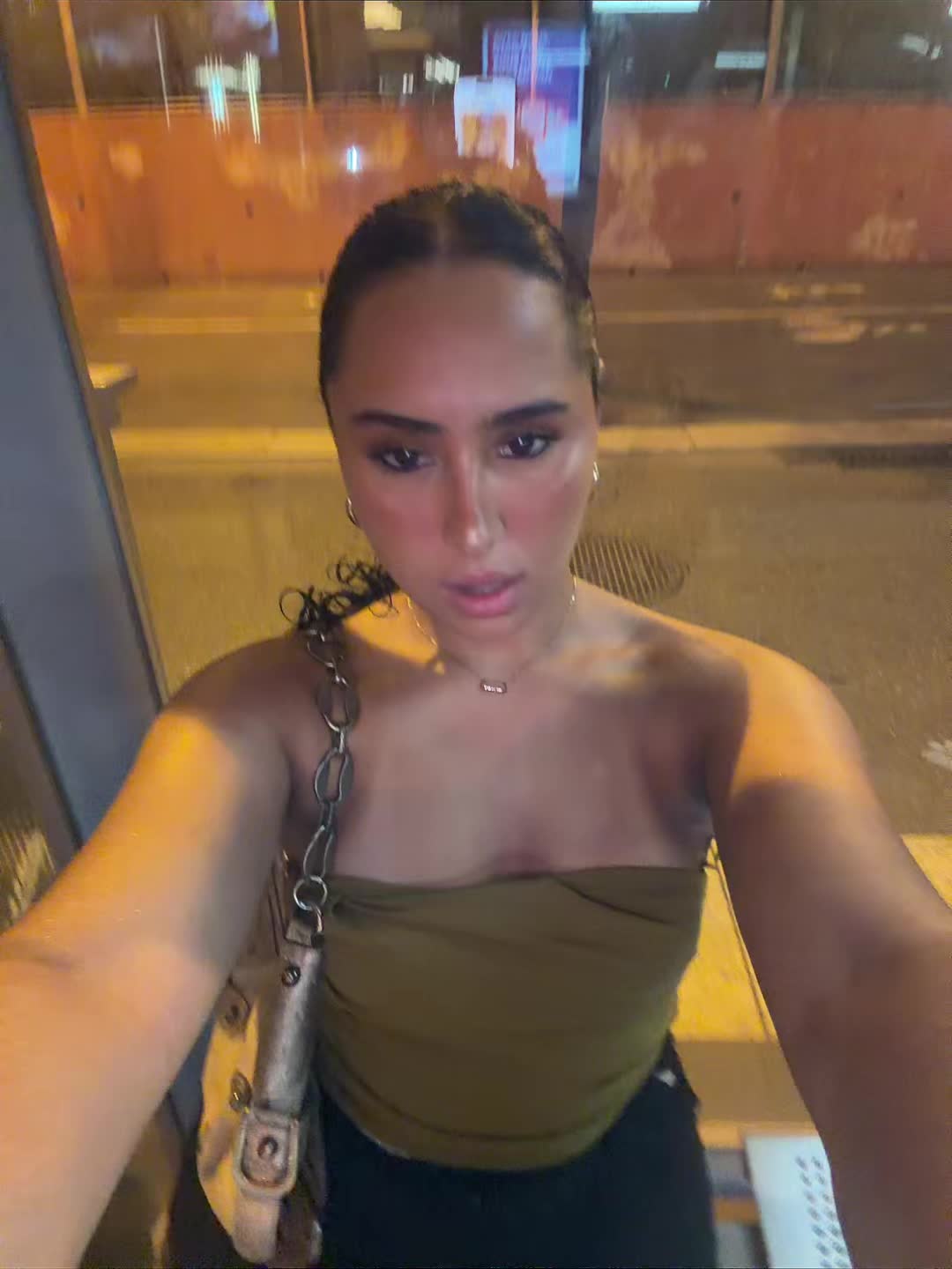 @...
