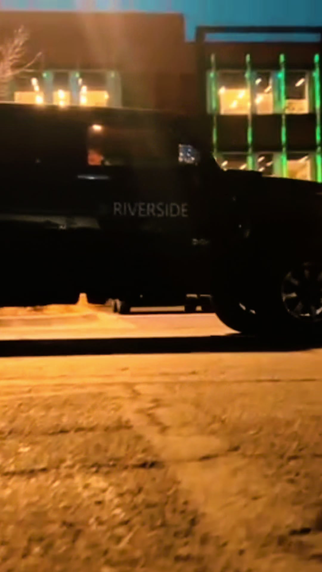 @RIVERSIDE 0025