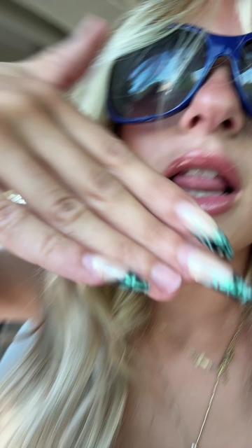 @bella