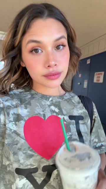 @LizzzRenee