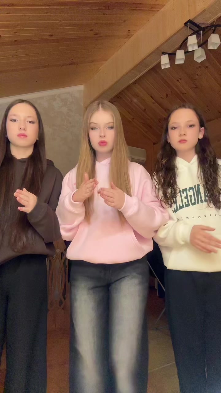 @манька