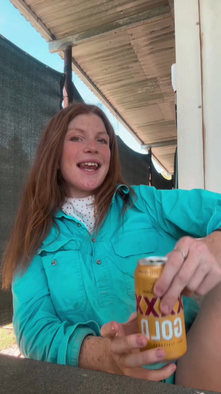 @hollysherwood22