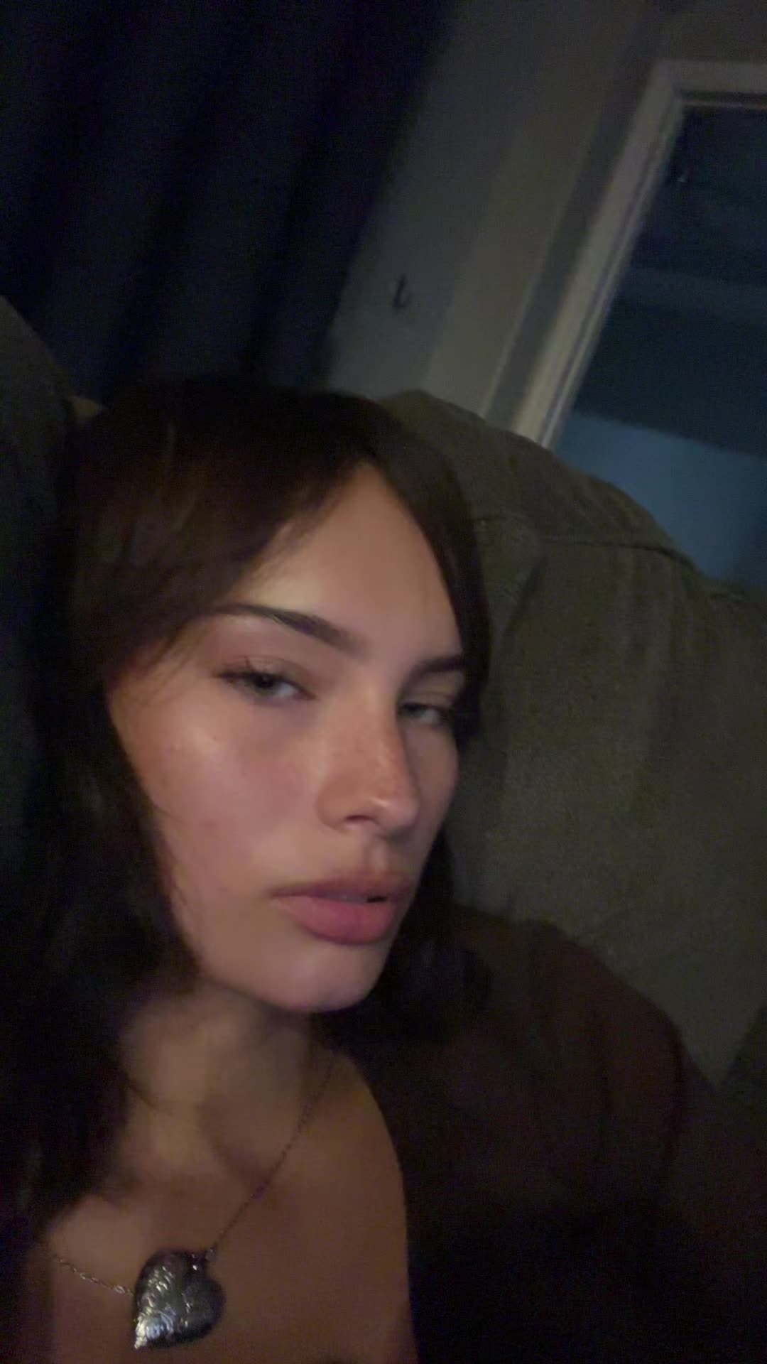 @:3