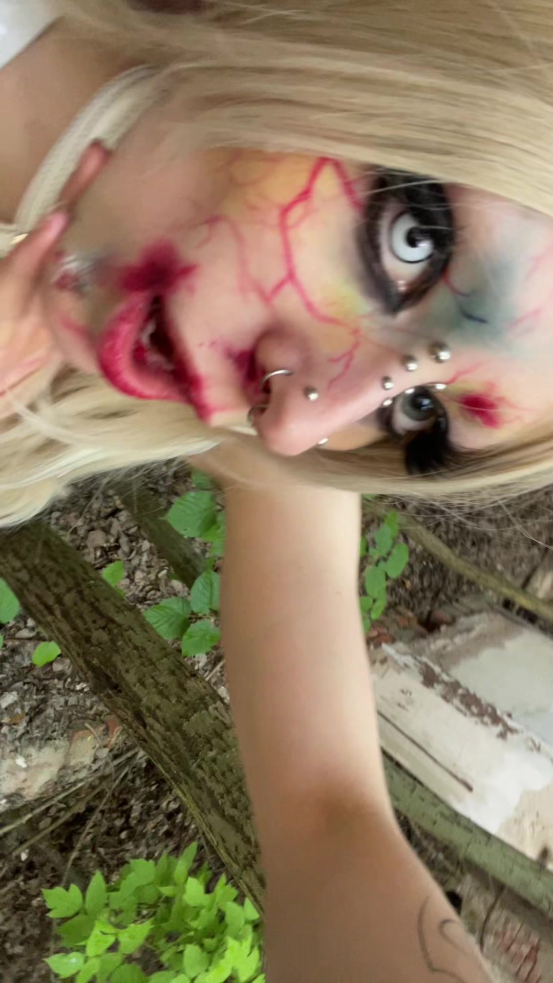 @weirdlywelldressed