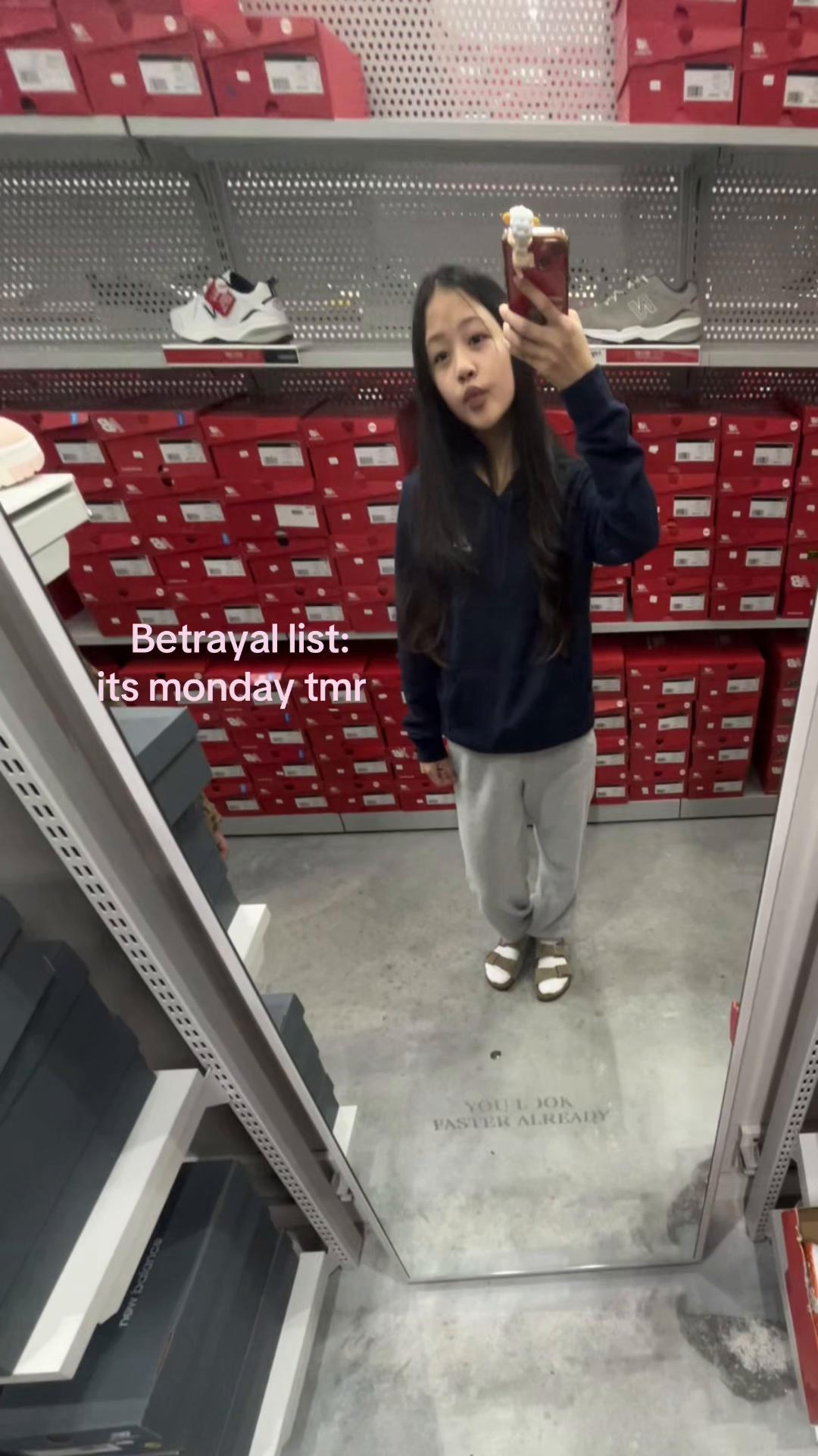 @😼