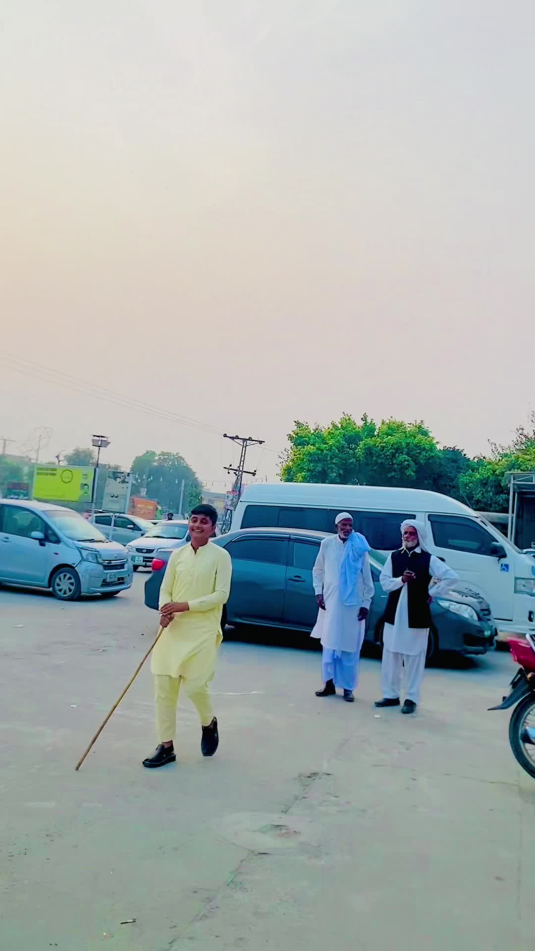 @Aati shah Sahnay Aalla