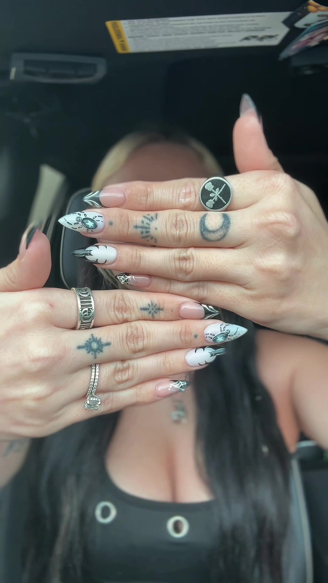 @Tara | Alt Fashion Inspo 🖤⛓️