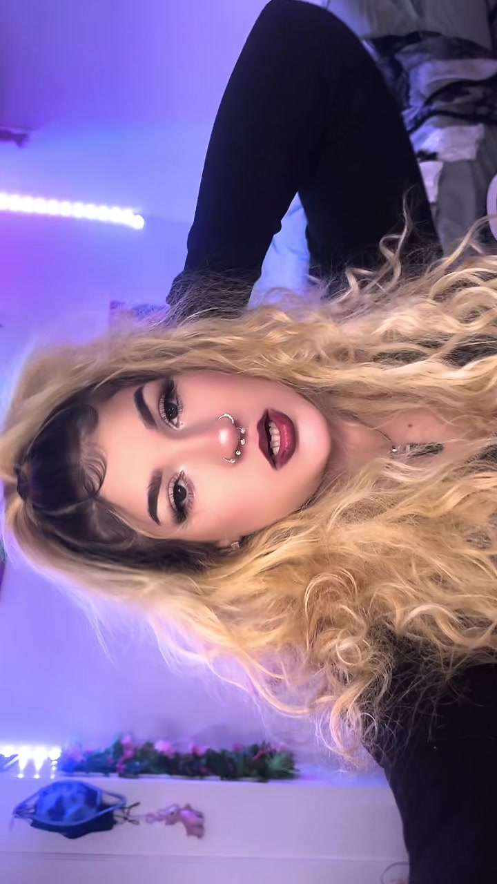 @ella🦋