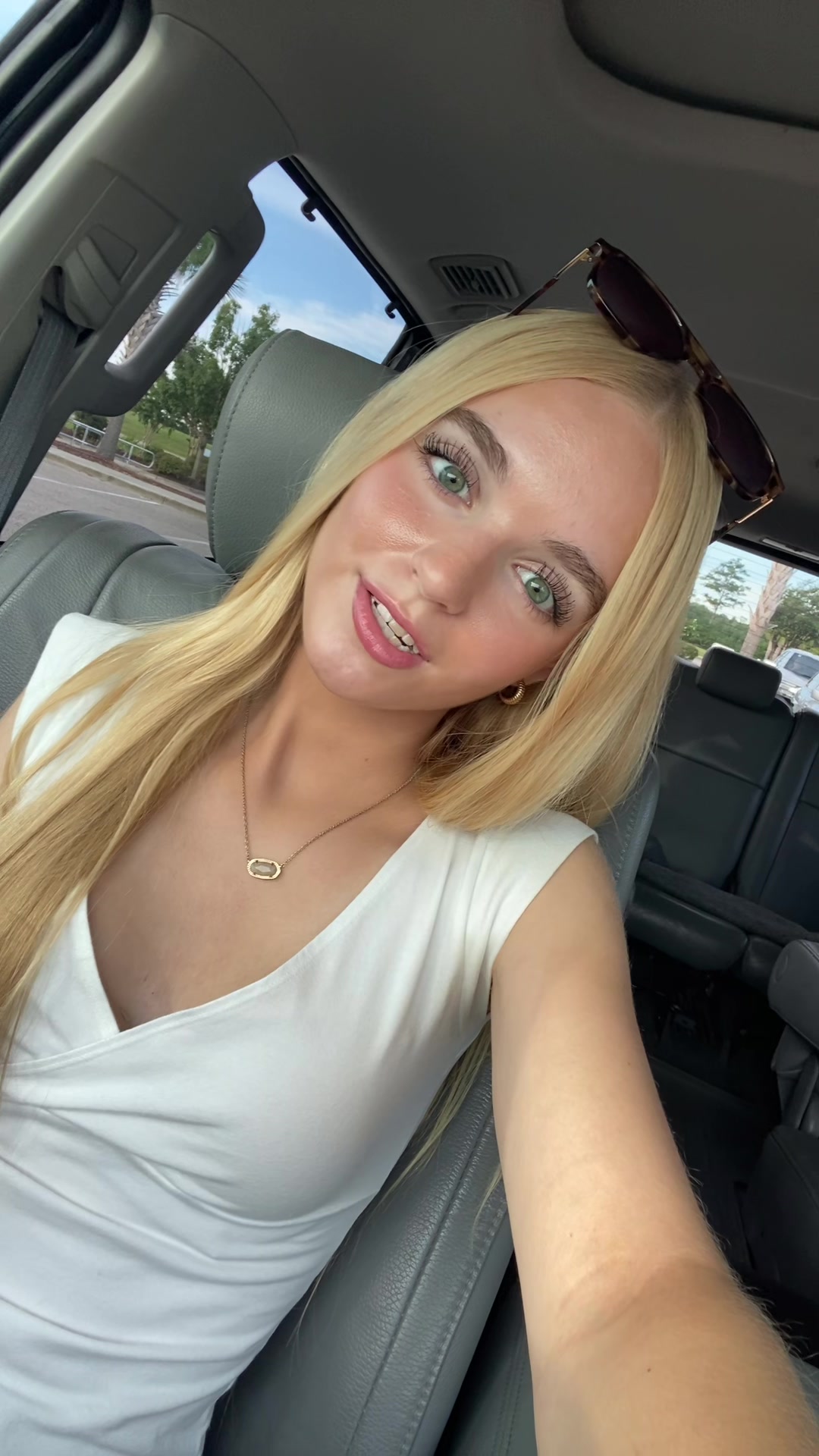 @isabella