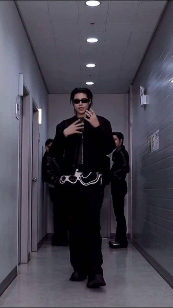 @𝐋𝐨𝐮𝐢𝐬