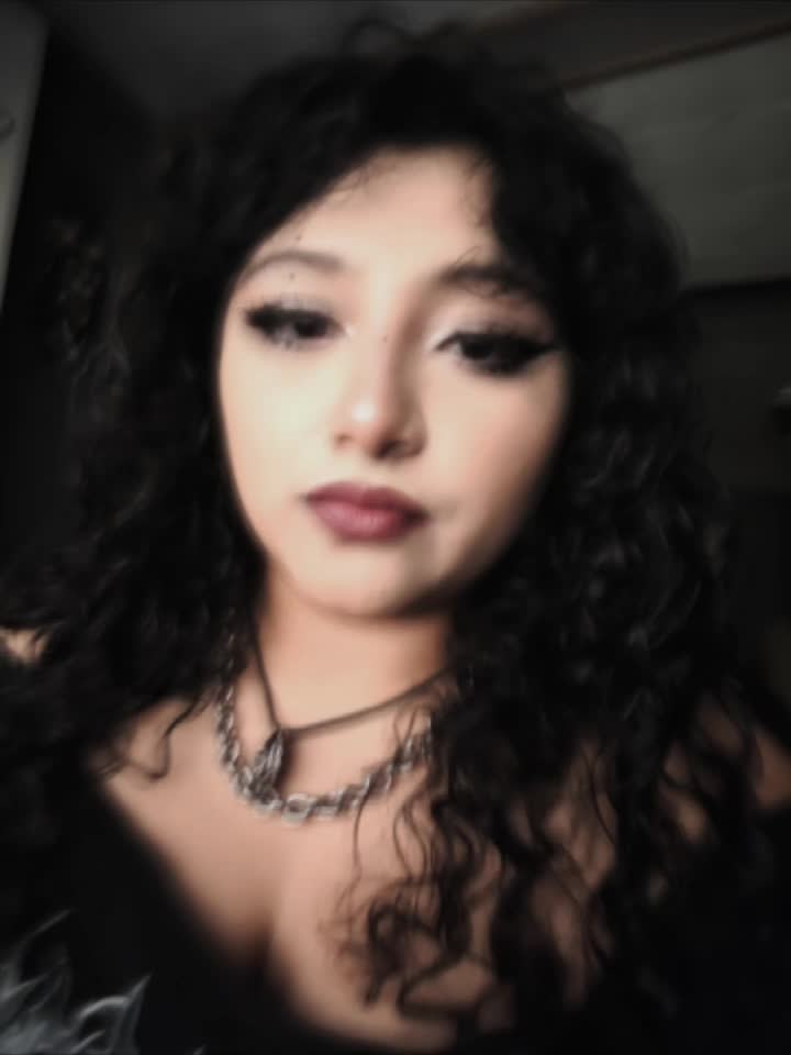 @ʟᴇꜱʟʏ✠