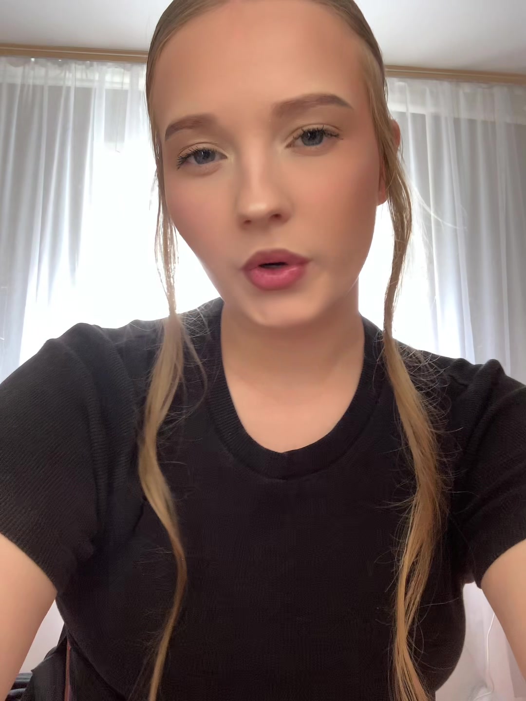 @🙇🏼♀️