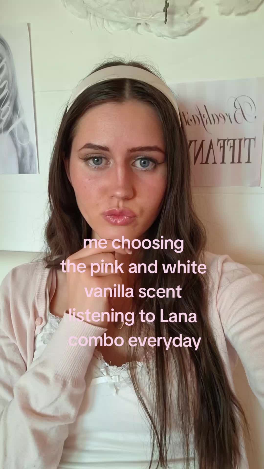 @Pinkish_pomegranate🩷🧁