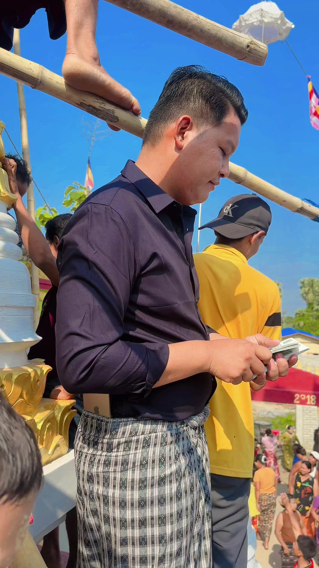 @ဦးခန့်(လက်ပန်ဇင်မြေ)
