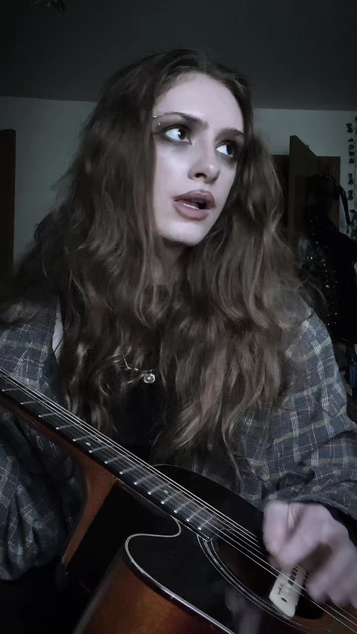 @Lizzilunaa