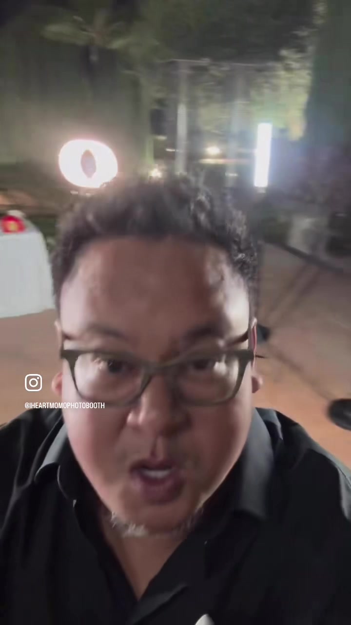 @iHeartMomoPhotoBooth