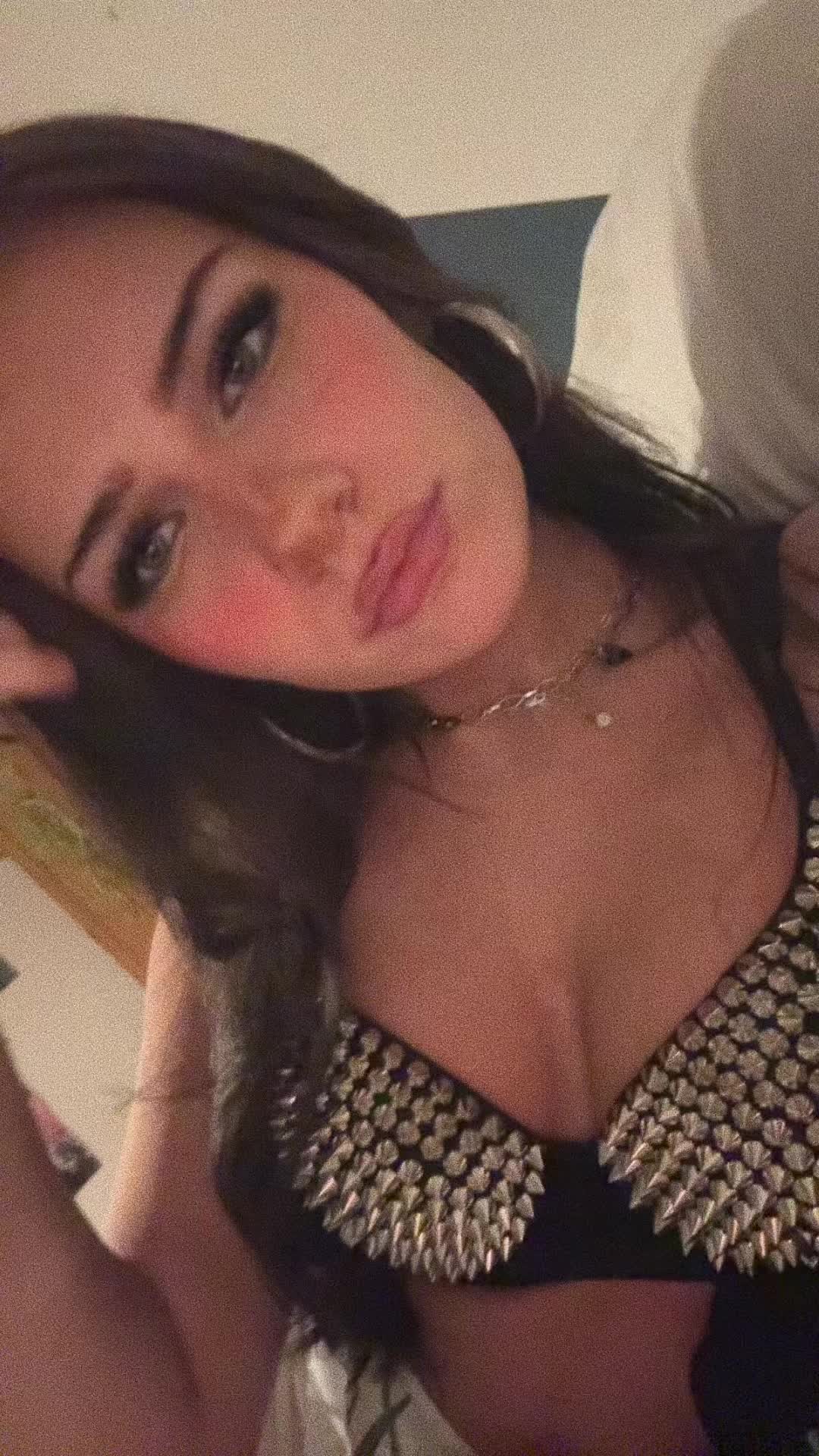 @vivienne alison