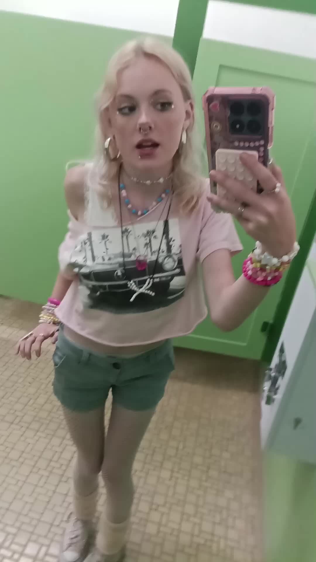 @Sky 🦄🩷🌸👑