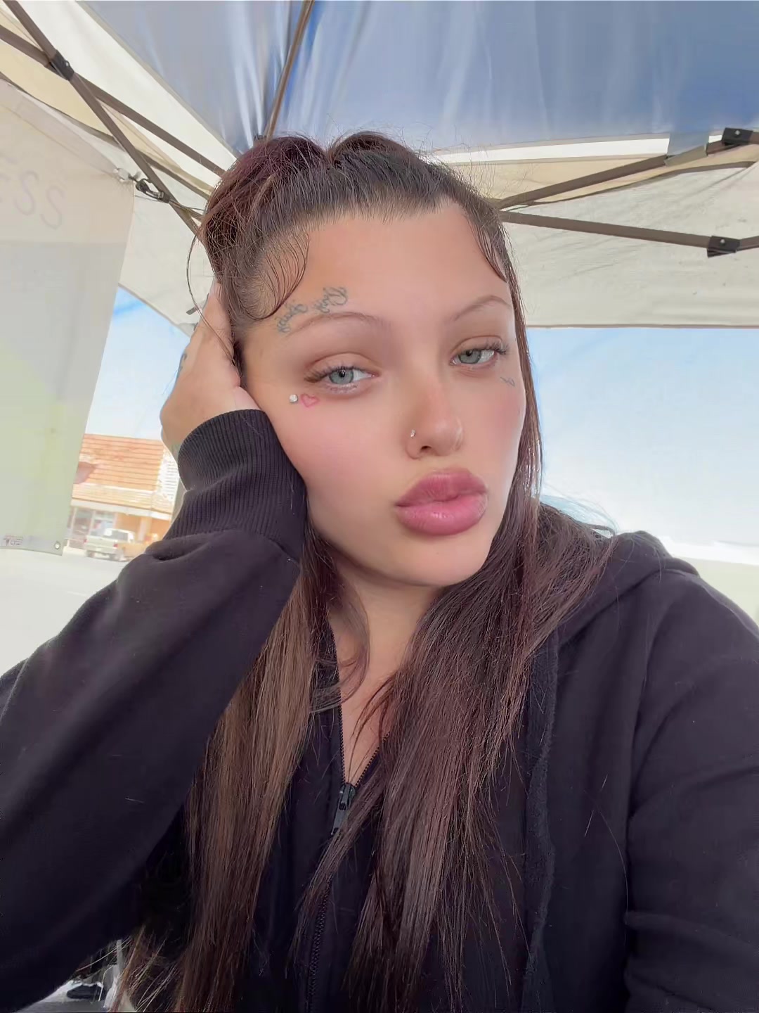 @deztini8314