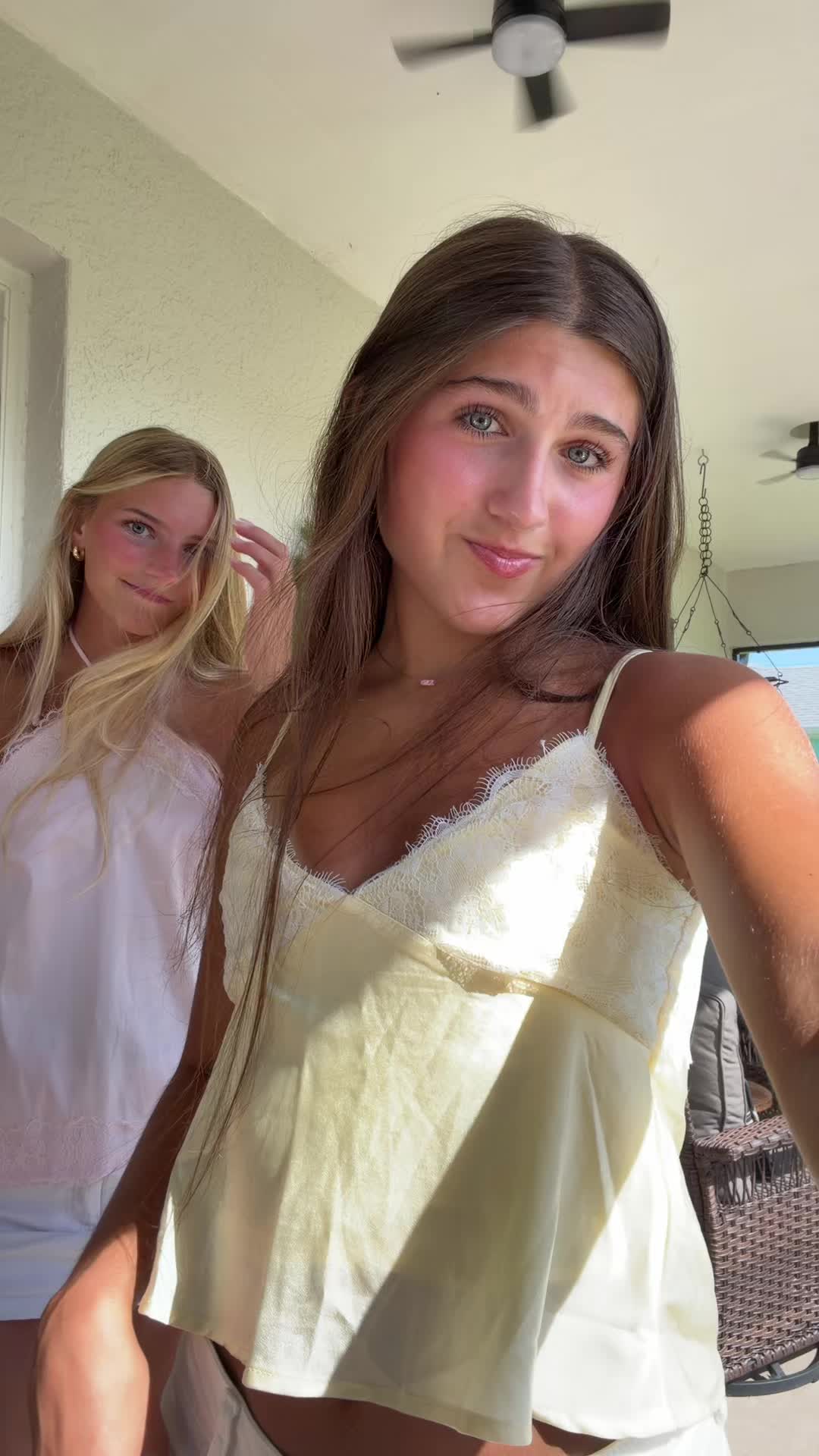 @bella