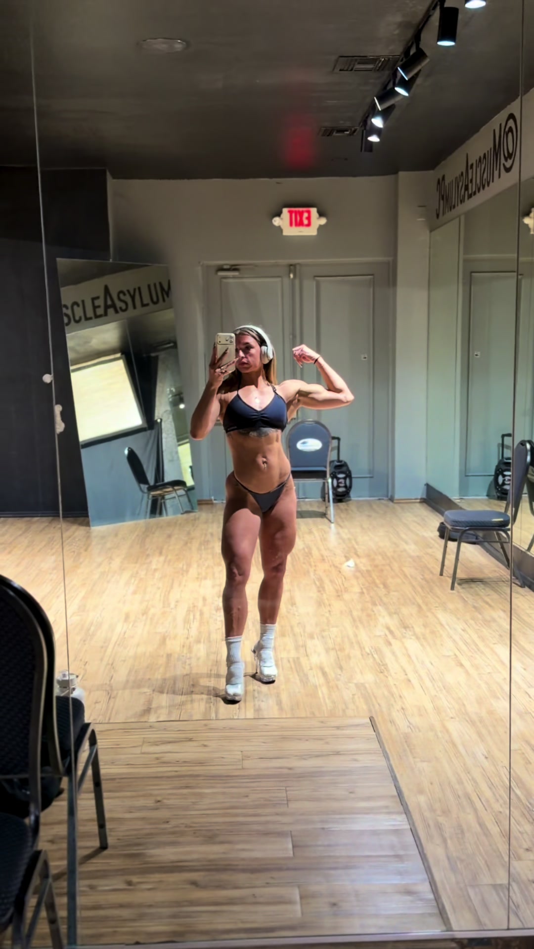 @Kay Swartz | Fitness &bull; SAHM🖤