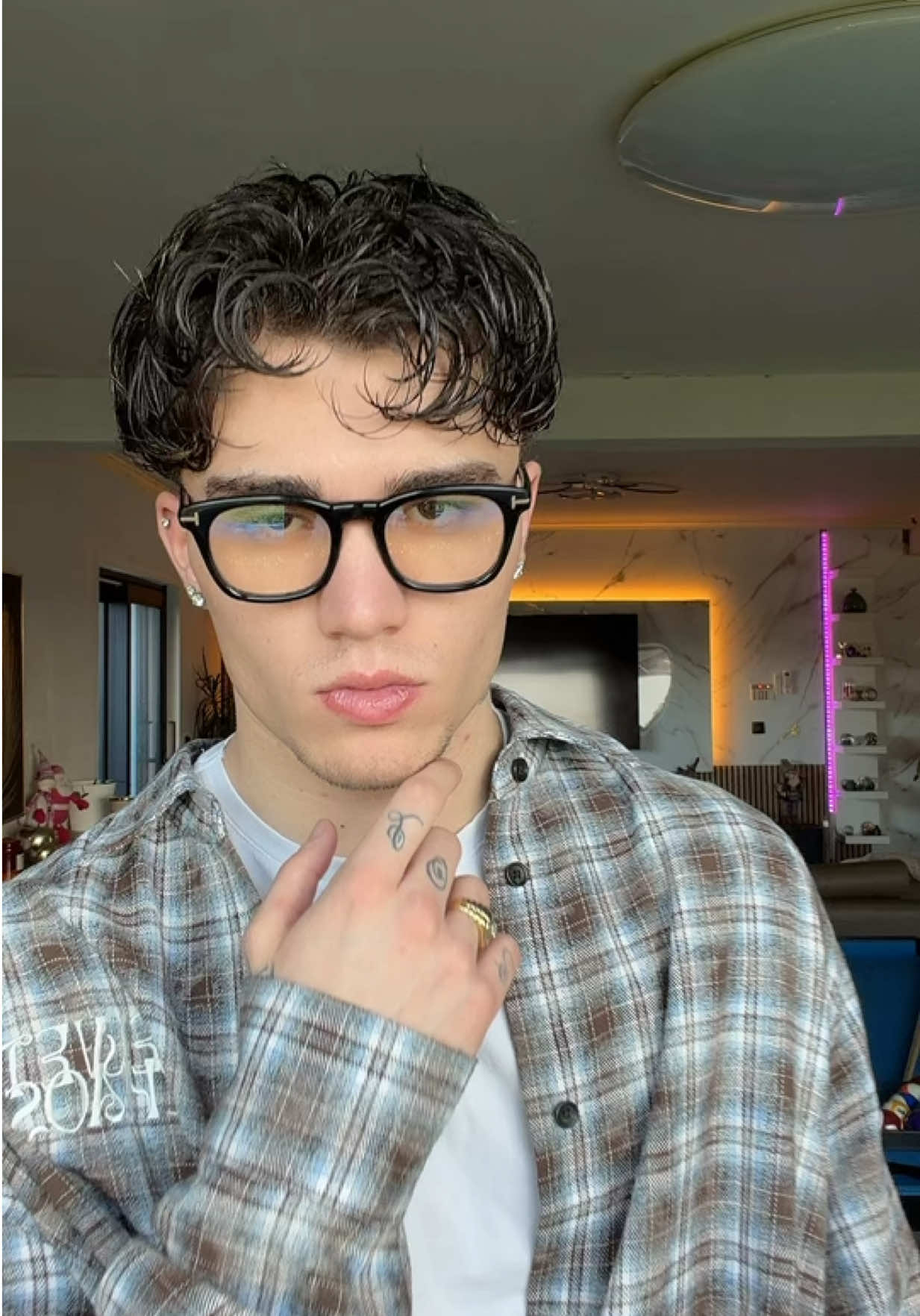 @&AElig;