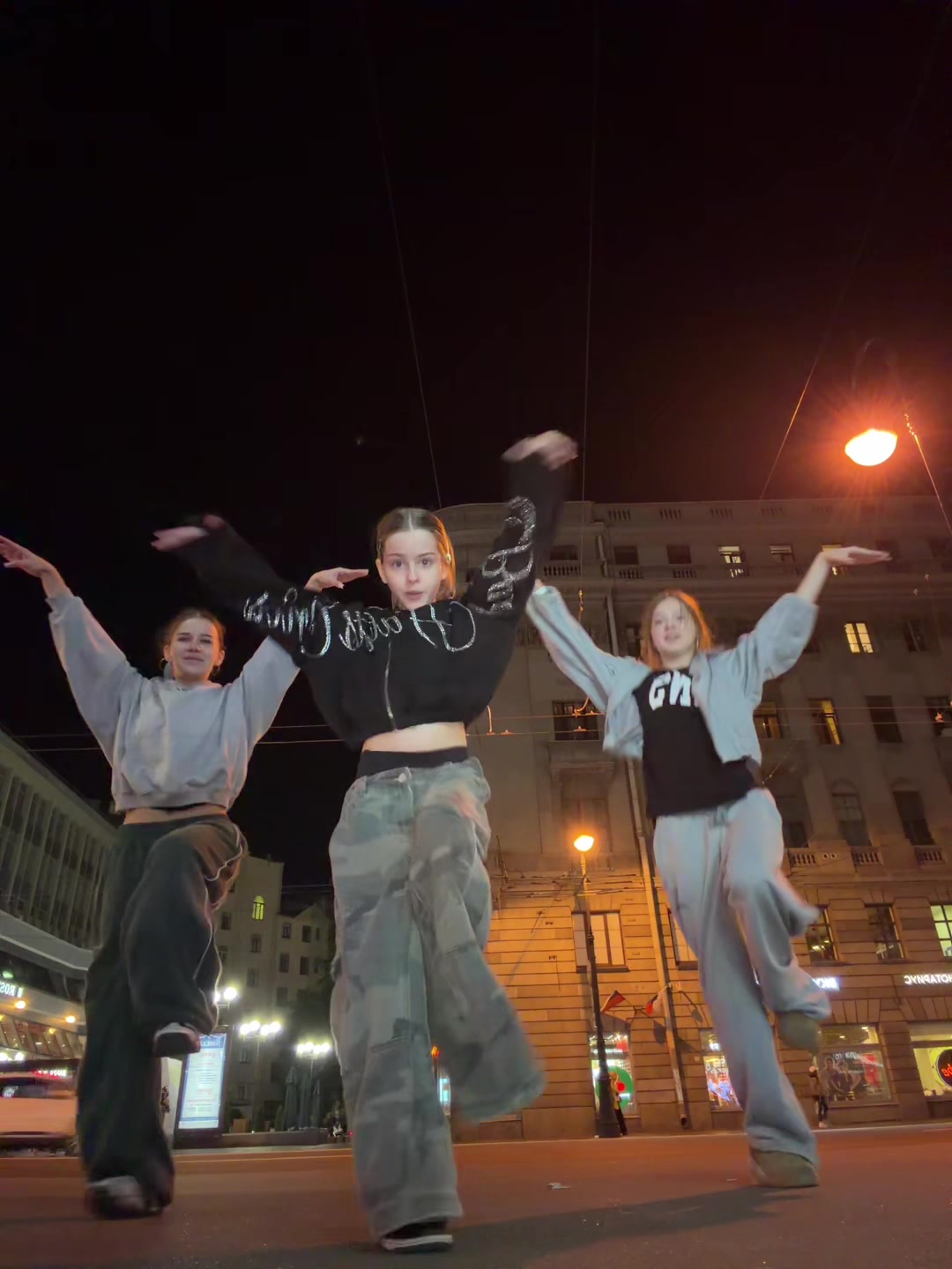 @та самая полина🩷