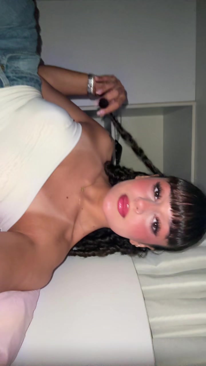 @iihelliyaa