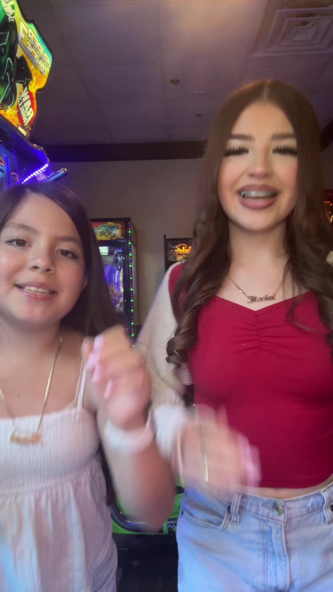 @Deliciaasisters