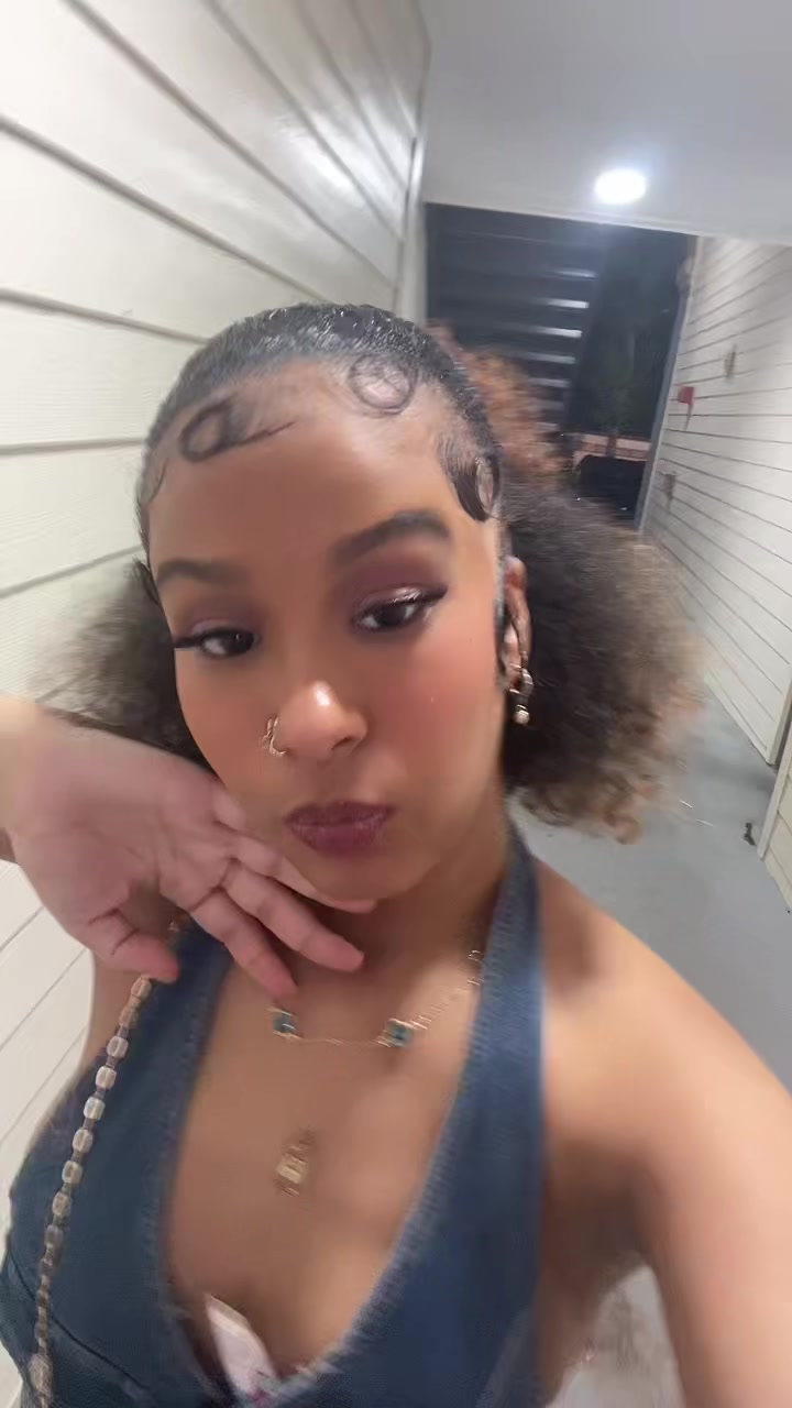 @🐝