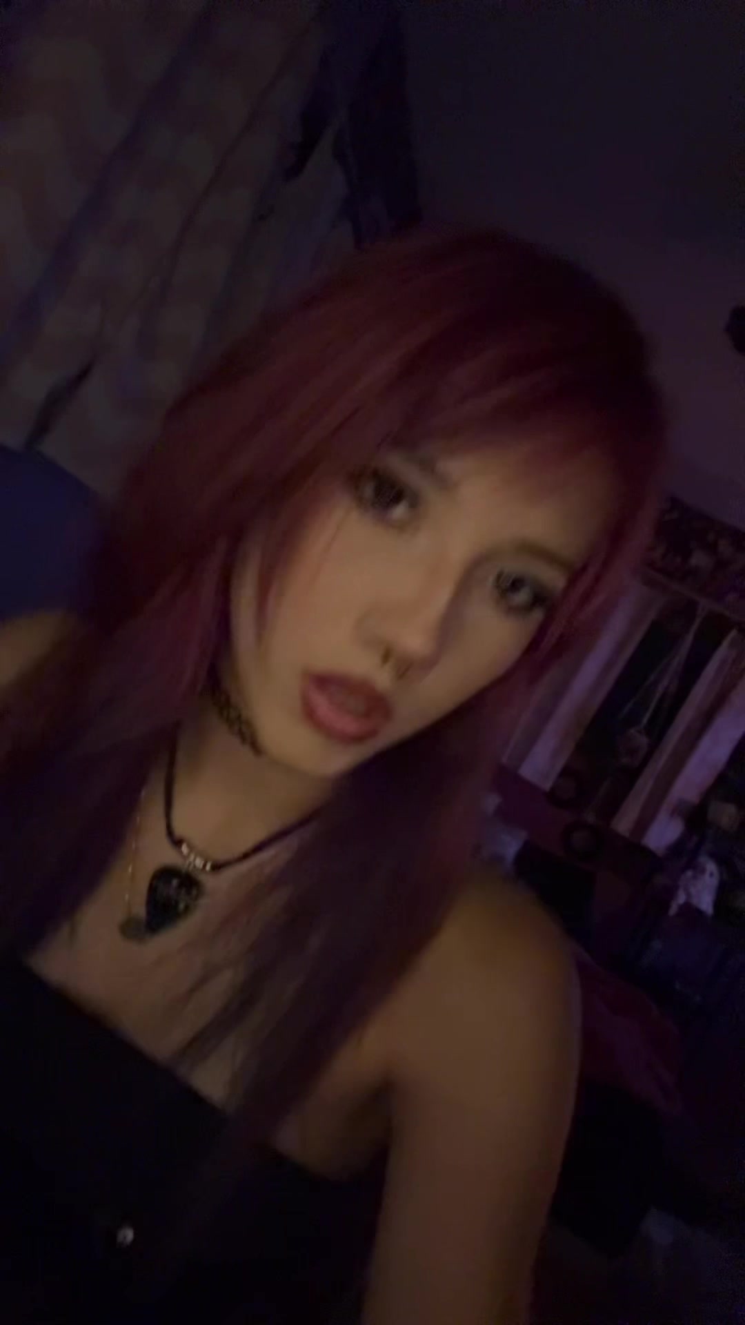 @🧟&zwj;♀️