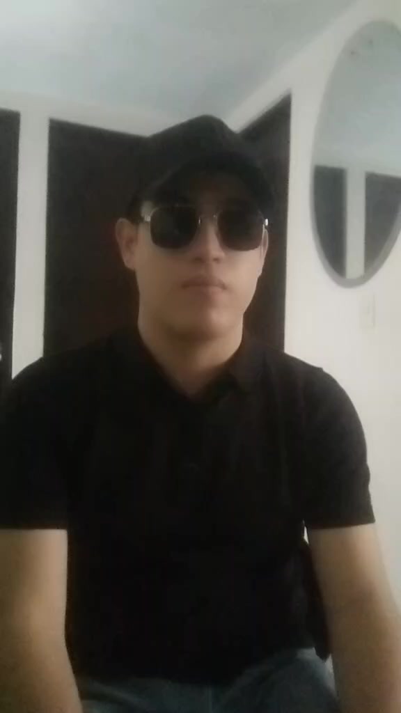 @AXEL LE&Oacute;N