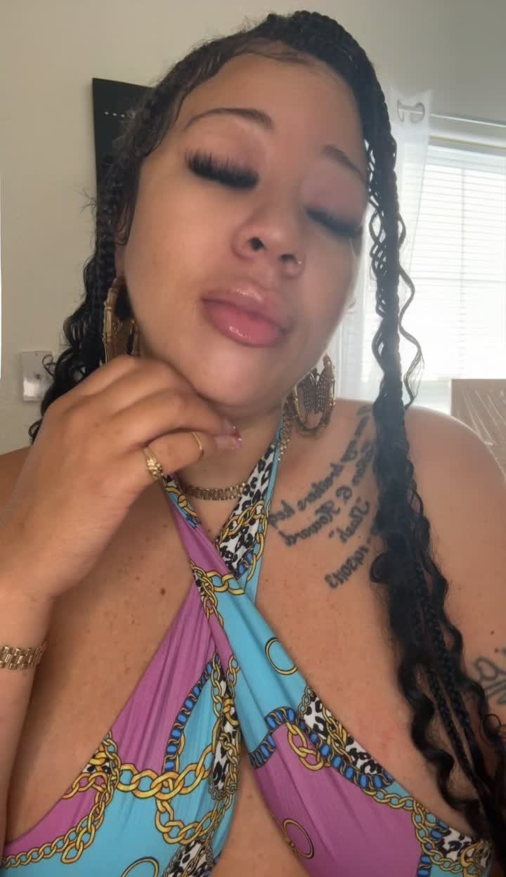 @_prettyredthang_