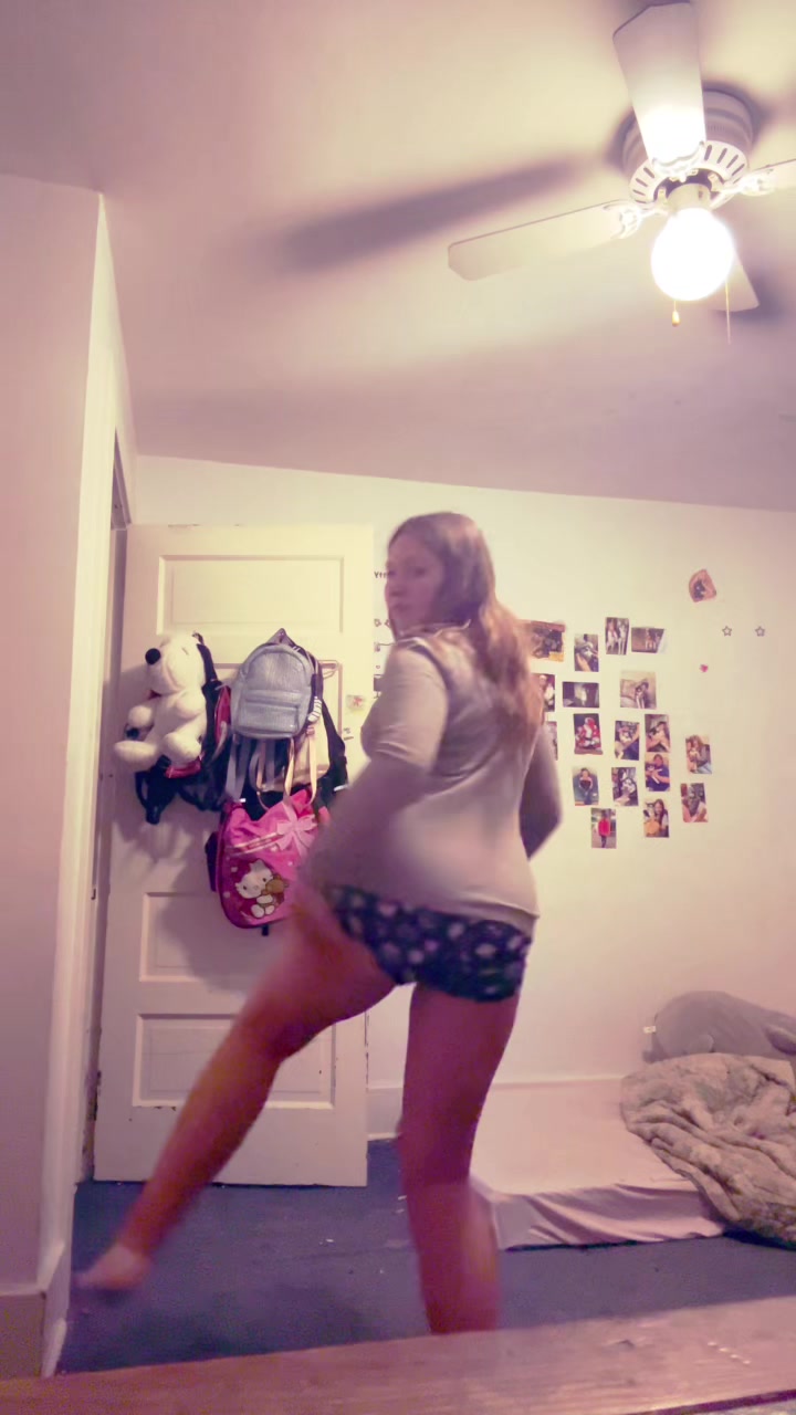 @chloedagoat77