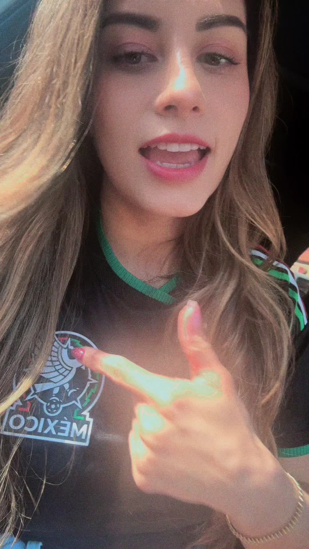 @LizzaSoto03