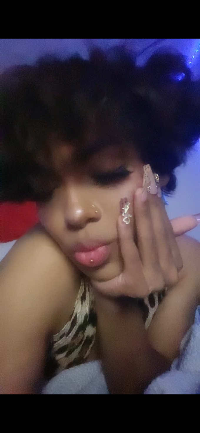 @queenbee💝