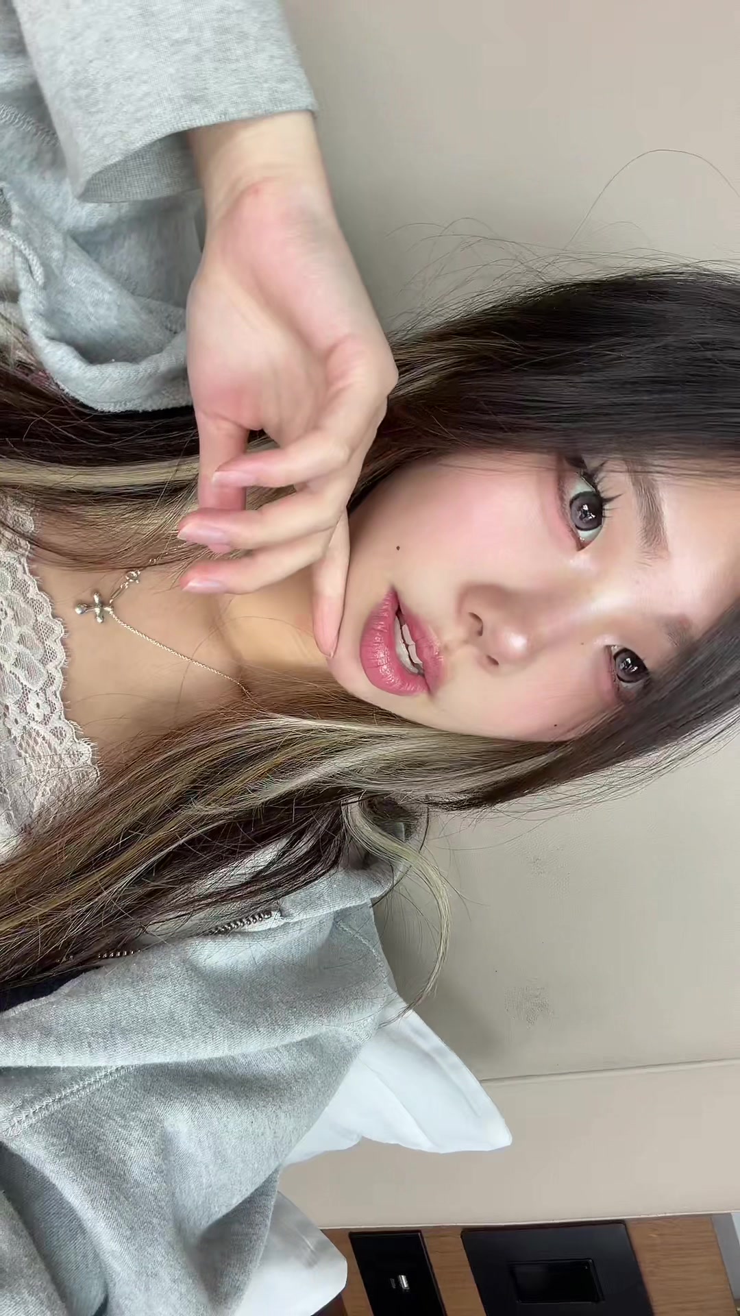 @adri_323_