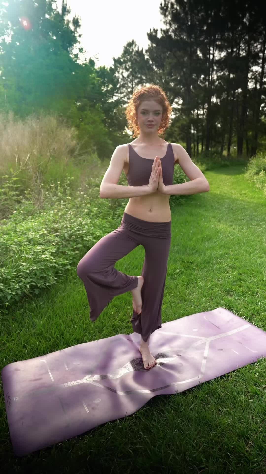 @lilredyoga
