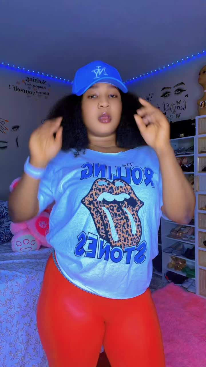 @Mumyans 😍👅😋❤️💋