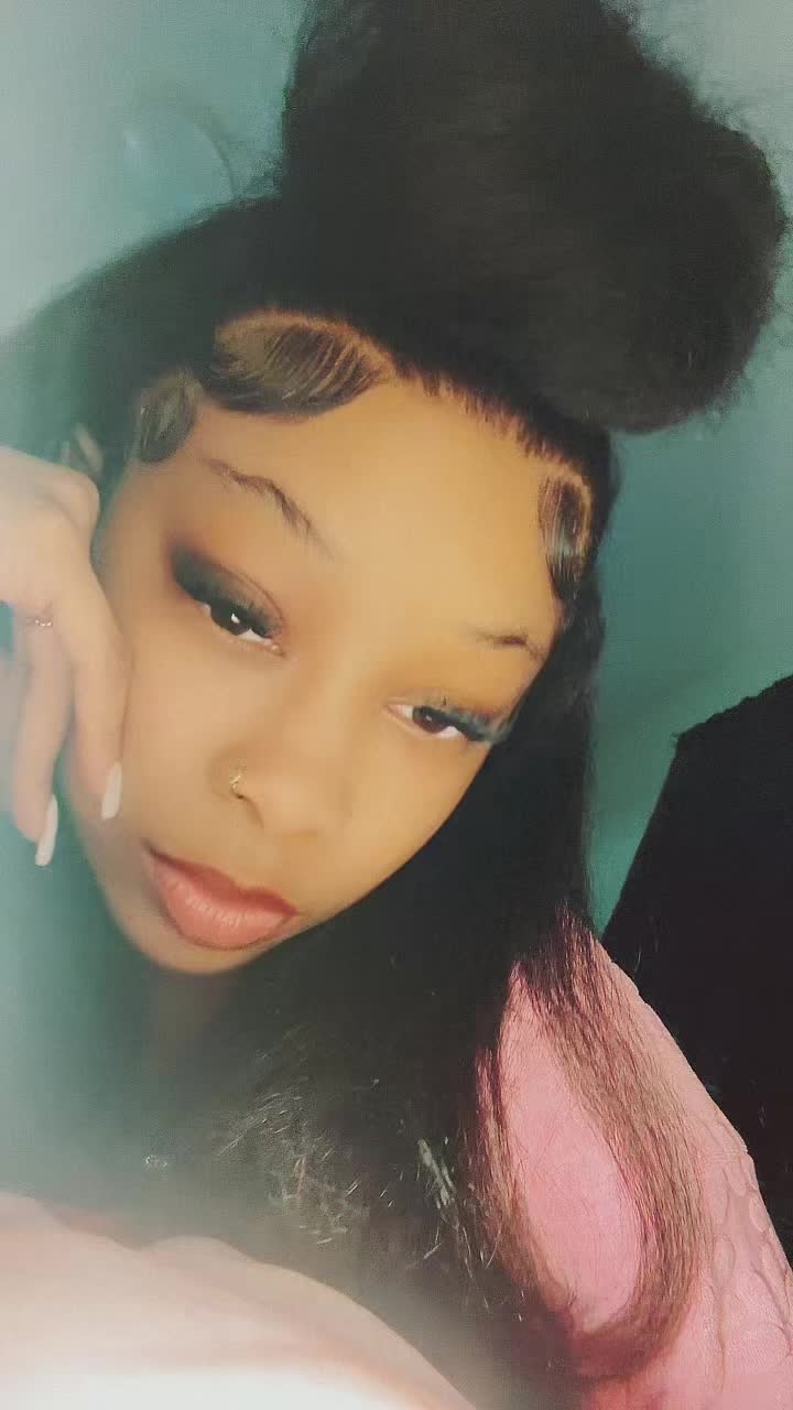 @_ms.h0lly_wood