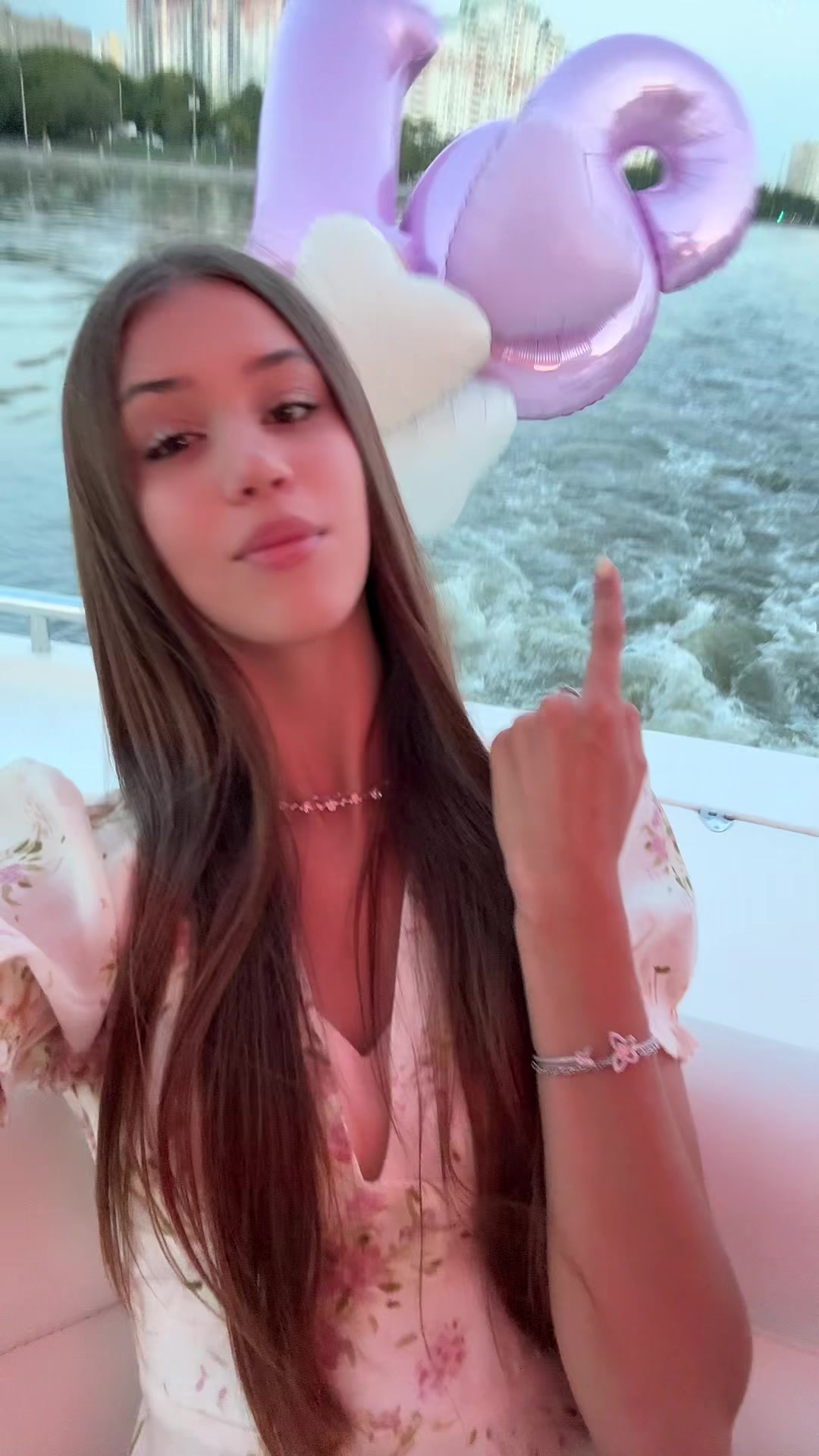 @marína