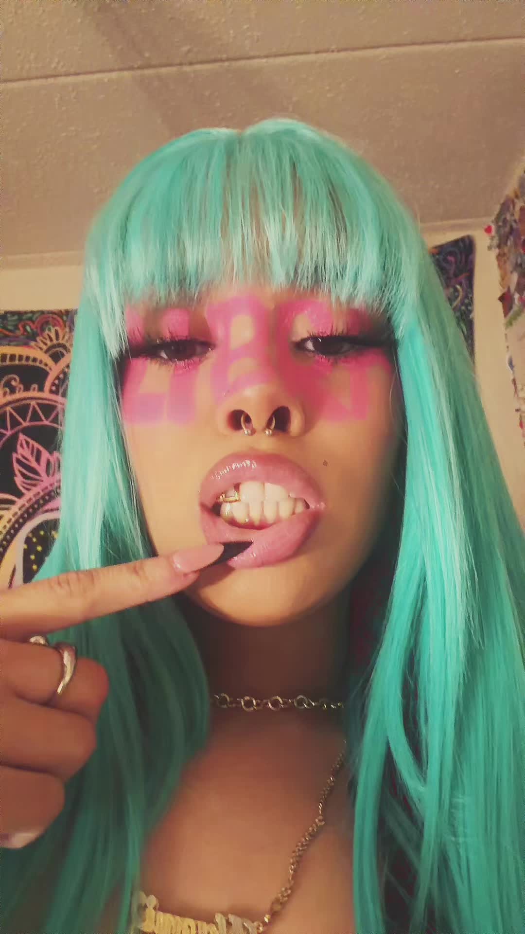 @Naomi🍒
