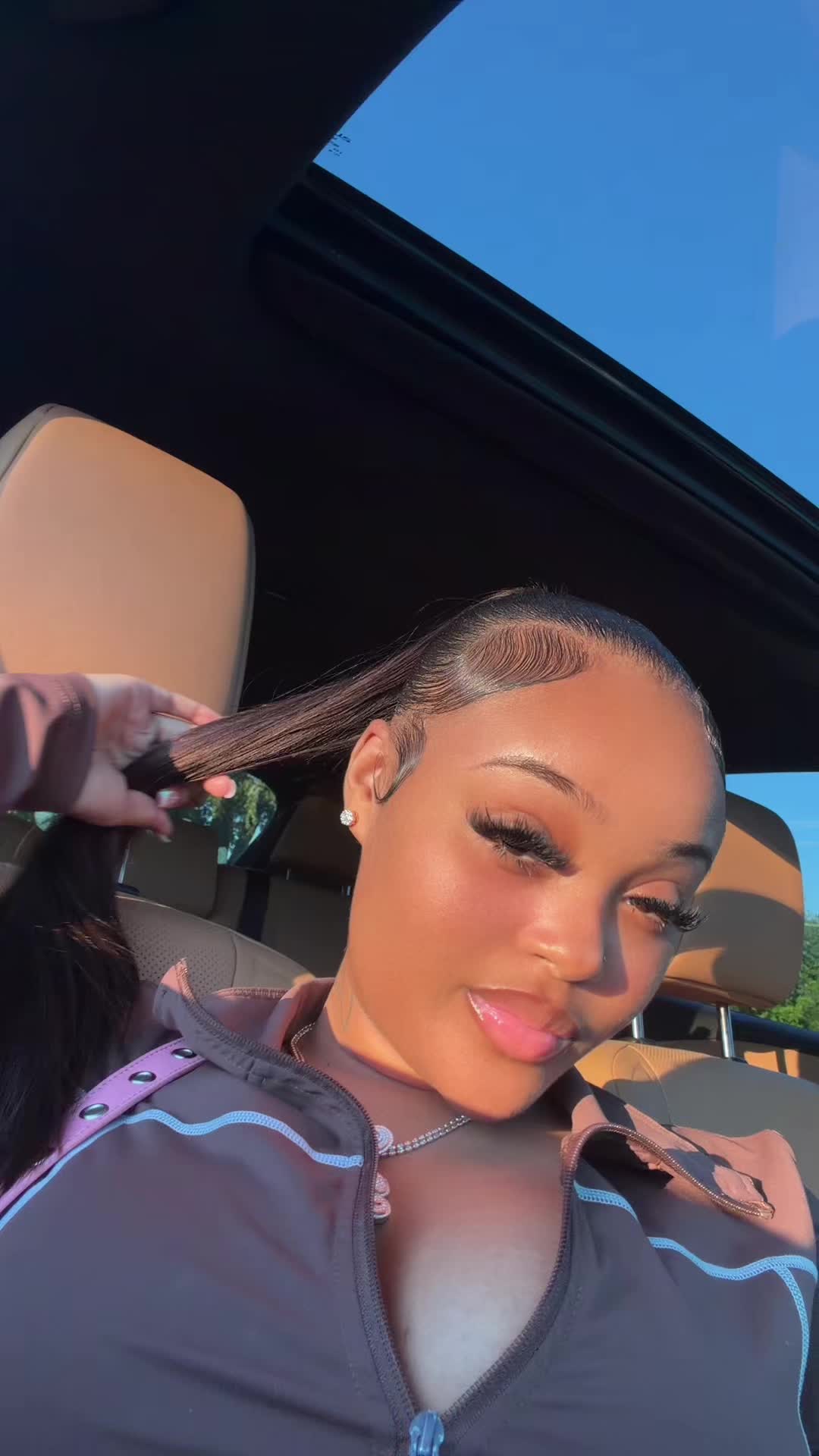 @Ari Wright | Hairstylist