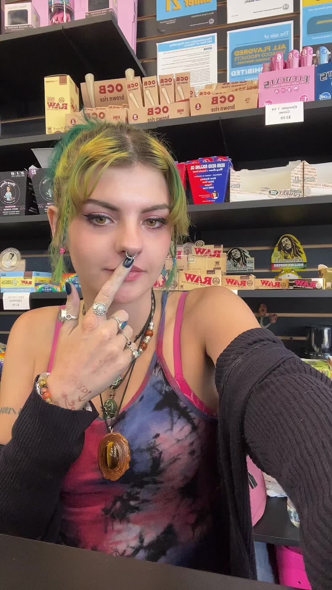 @Smokeshopgirl🍄🪩
