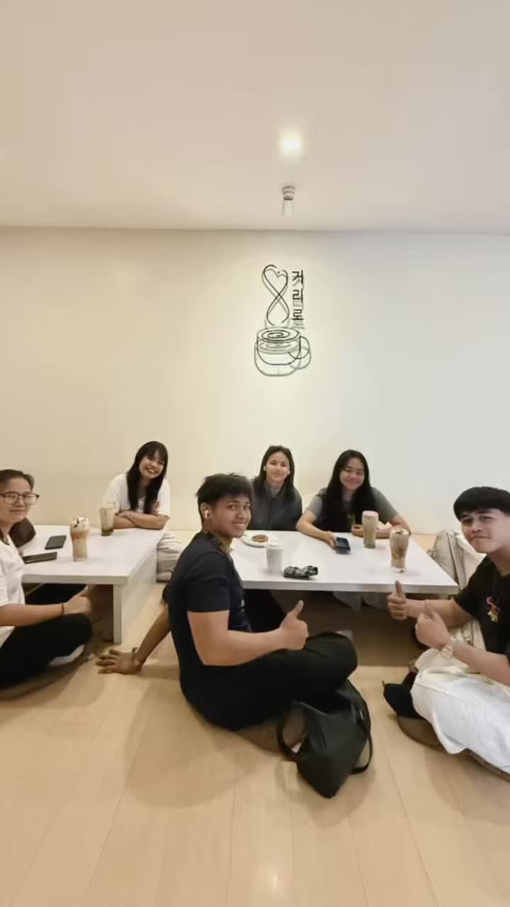 @8 by the Street Caf&eacute;
