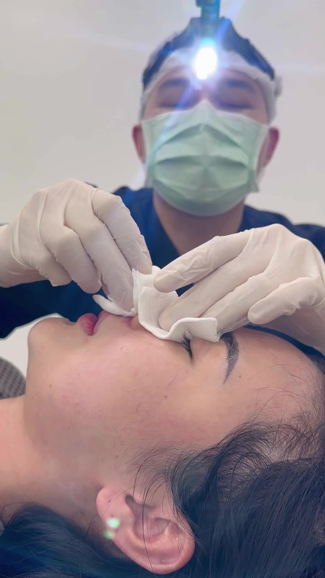 @หมอต๊ะ The V-Sage Clinic