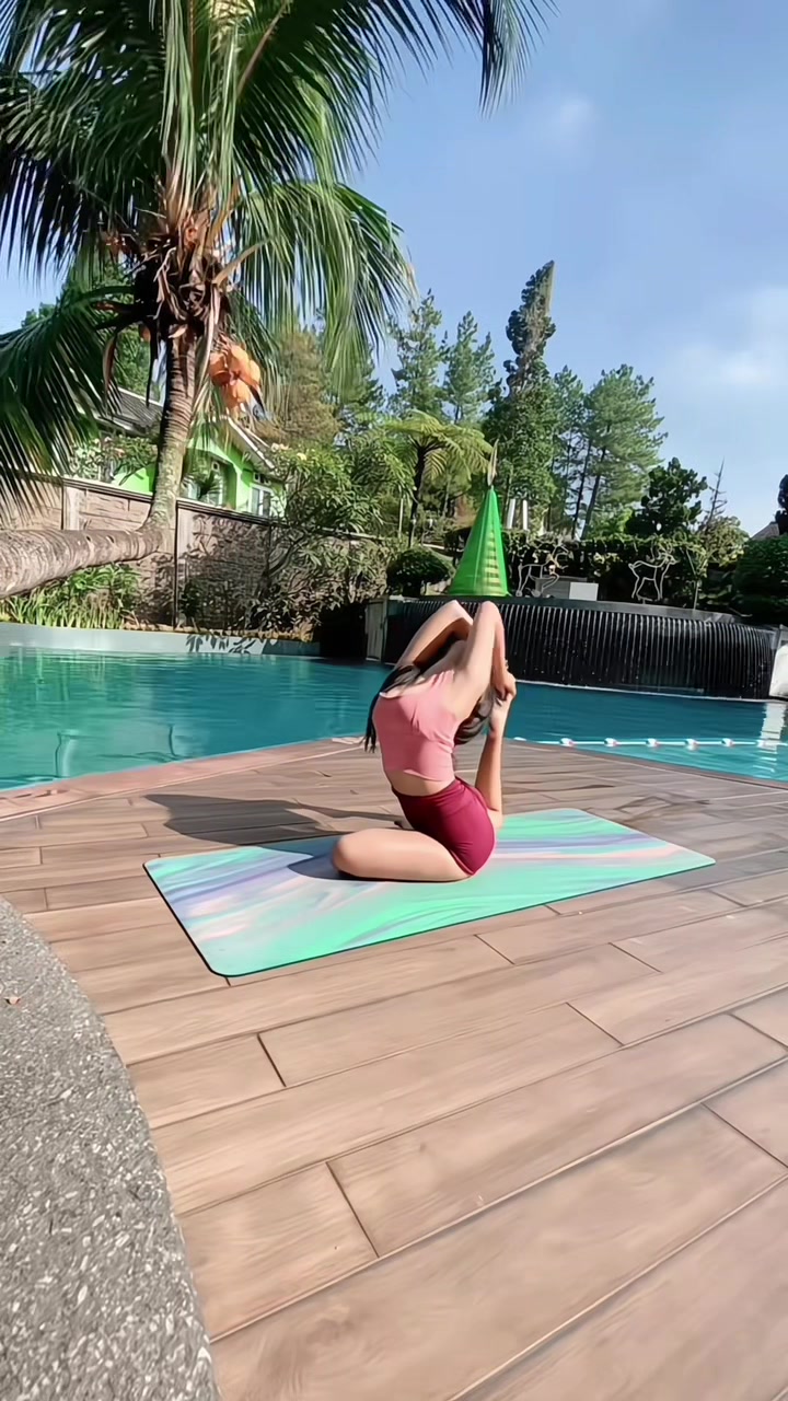 @putri | yoga enthusiast